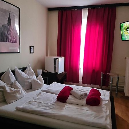 Hotel Oroszlan Szigetvár Buitenkant foto