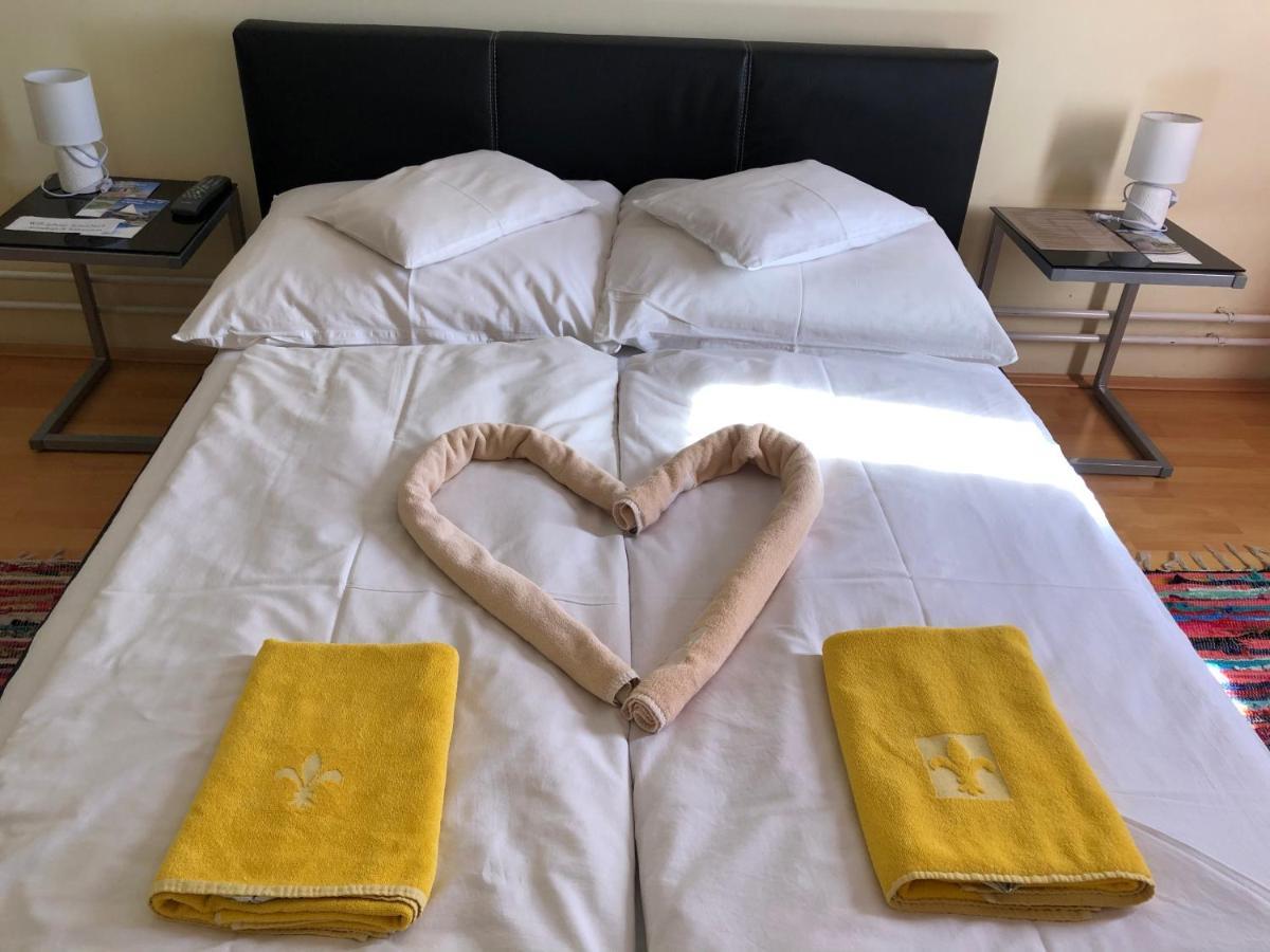 Hotel Oroszlan Szigetvár Buitenkant foto